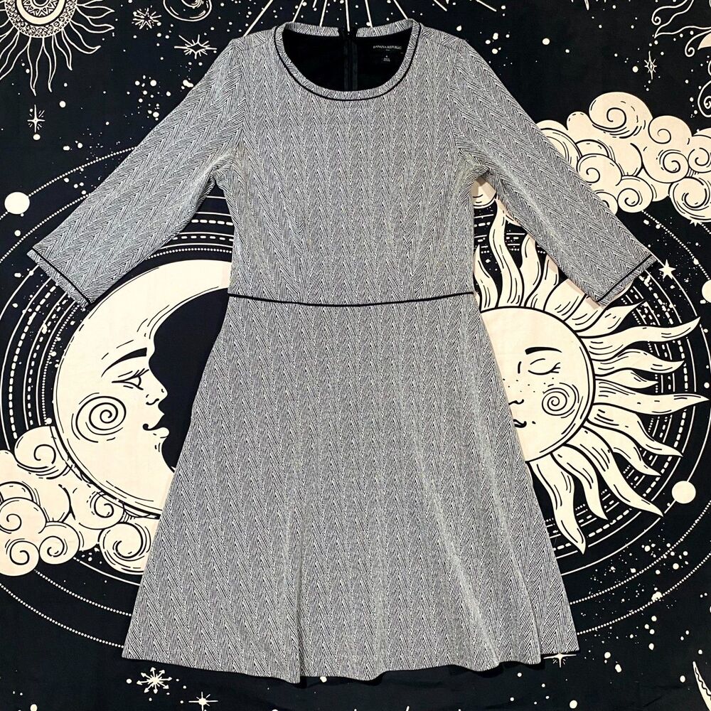 Banana Republic Knee Length Fit & Flare Dress Womens 6 Black Geometric Fairy